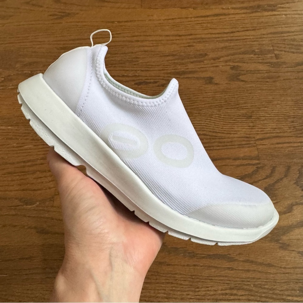 Oofos OOMG Sport Low Shoe White Women's - Picture 2 of 14